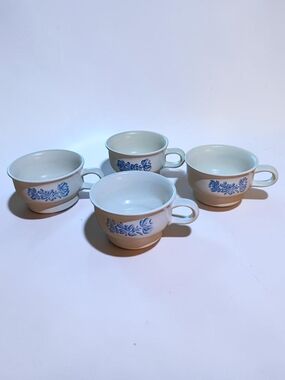 Set Of 4 Pfaltzgraff Yorktowne Cups/Mugs